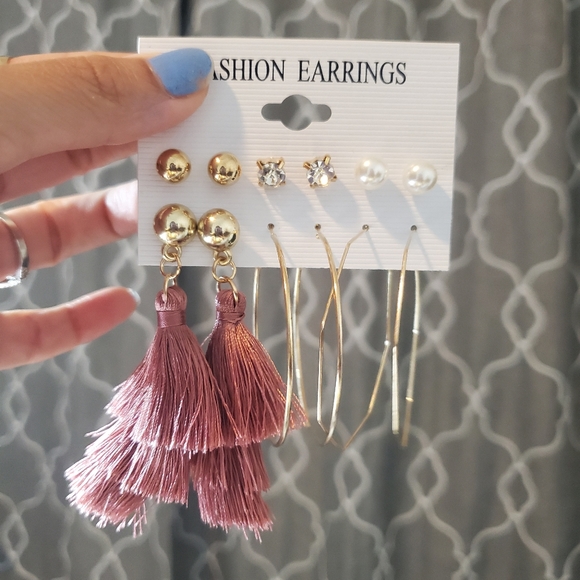 Tassle studs and hoop earrings - Picture 2 of 2